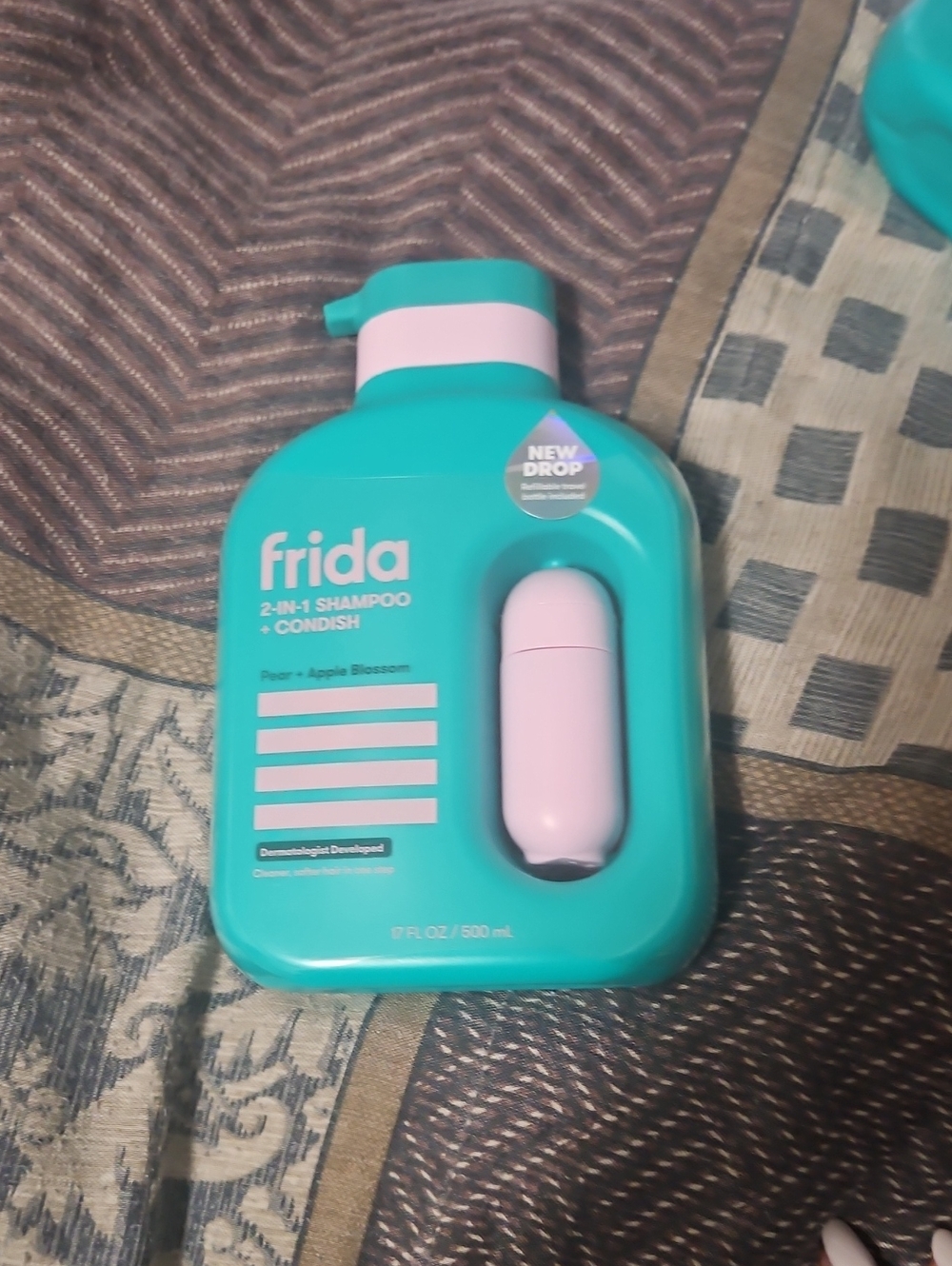 Frida Kids 2-in-1 Shampoo + Conditioner Pear & Apple Blossom - Teal & Pink